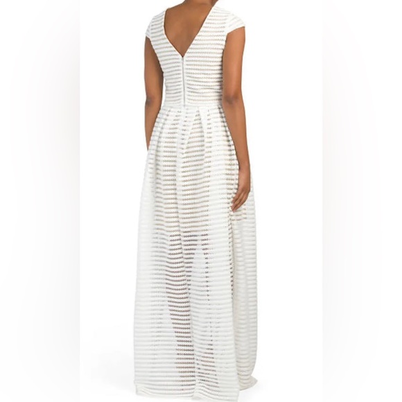 Issue New York Classy and Edgy White Long Skirt and Top Sz S - Picture 10 of 11